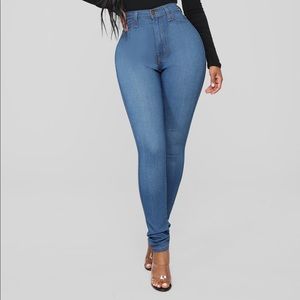 📍SOLD📍Classic High Waist Skinny Jeans